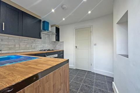 2 bedroom flat to rent, Sheringham Avenue, London, E12
