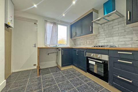 2 bedroom flat to rent, Sheringham Avenue, London, E12