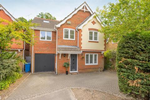 3 bedroom detached house for sale, Kaynes Park, Ascot