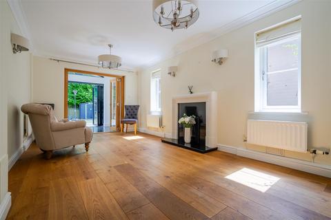 3 bedroom detached house for sale, Kaynes Park, Ascot