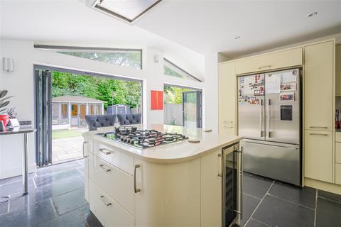 3 bedroom detached house for sale, Kaynes Park, Ascot