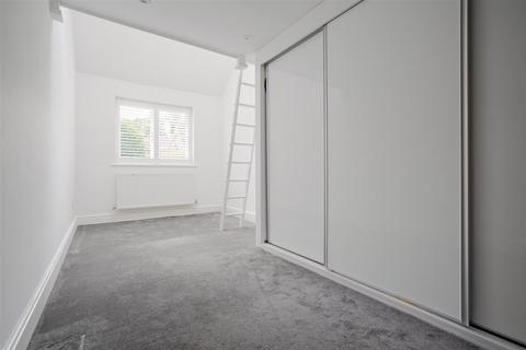 8 Kaynes Park, Ascot, SL5 8DP