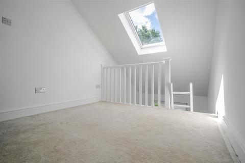 8 Kaynes Park, Ascot, SL5 8DP