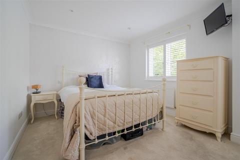 8 Kaynes Park, Ascot, SL5 8DP