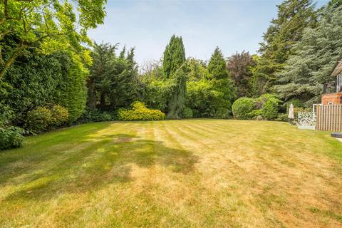 Flat 7, Chasemount Snows Ride, Windlesham, GU20 6LN