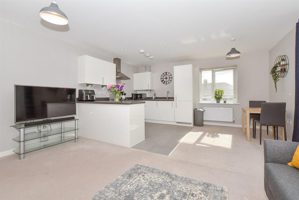Lounge/Kitchen