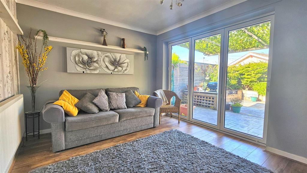 Bedroom/Sitting Area