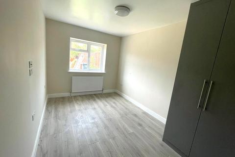 undefined, Basildene Road, Greater London TW4