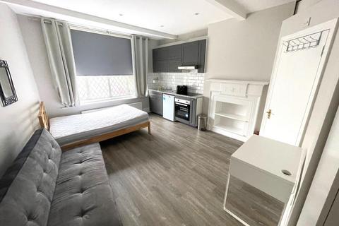 Studio to rent, Woodland Way, Mill Hill, NW7
