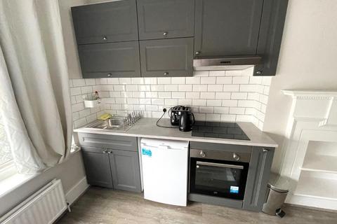 Studio to rent, Woodland Way, Mill Hill, NW7