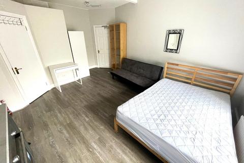 Studio to rent, Woodland Way, Mill Hill, NW7