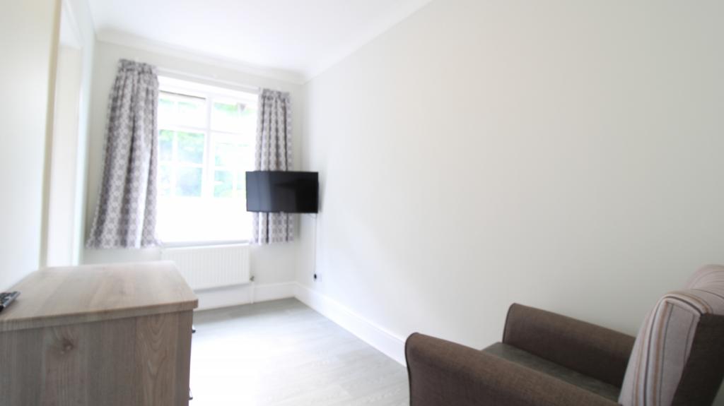 Bedroom 6 lounge