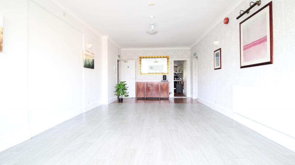 Lobby/Hallway