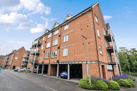 2 bedroom flat for sale, The Lamports, Alton, Hampshire, GU34