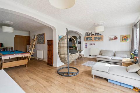 5 Sherwoods Road, Watford, WD19 4AY