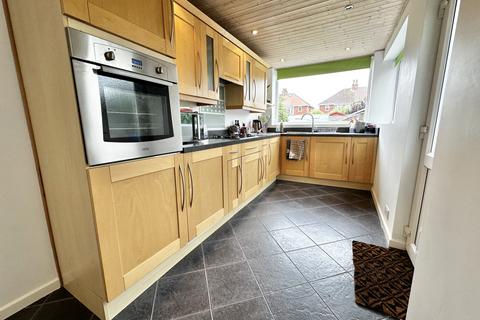 3 bedroom semi-detached house for sale, Links Road, North Shore FY1