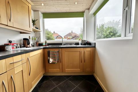 3 bedroom semi-detached house for sale, Links Road, North Shore FY1