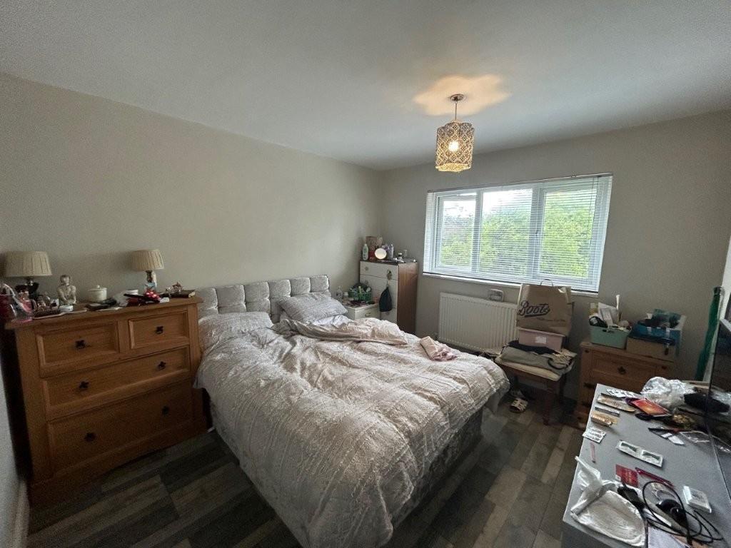 Bed 1.jpg