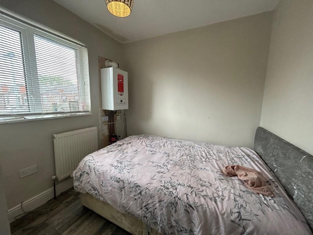 Bed 2.jpg