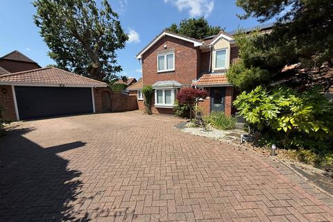 4 bedroom detached house for sale, Hazel Drive, Hollywood, B47 5RJ