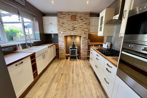 3 bedroom semi-detached house for sale, Laburnum Avenue, Garden Village, Hull