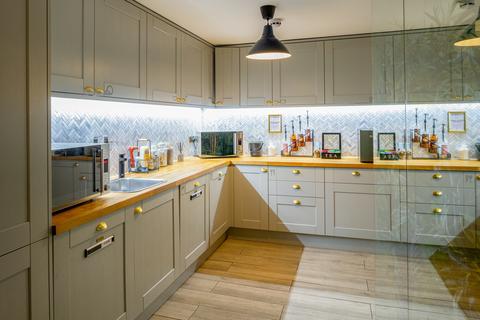 Office to rent, 49 Grosvenor St London W1K 3HP