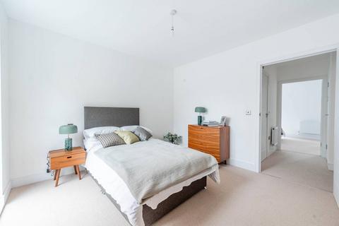 2 bedroom flat for sale, Pear Tree Close, Wembley HA0