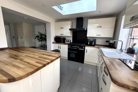 4 bedroom detached house for sale, Queens Drive, Midway, Swadlincote, DE11