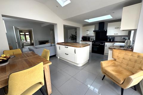 4 bedroom detached house for sale, Queens Drive, Midway, Swadlincote, DE11