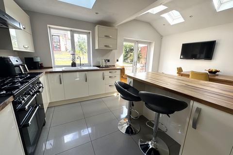 4 bedroom detached house for sale, Queens Drive, Midway, Swadlincote, DE11