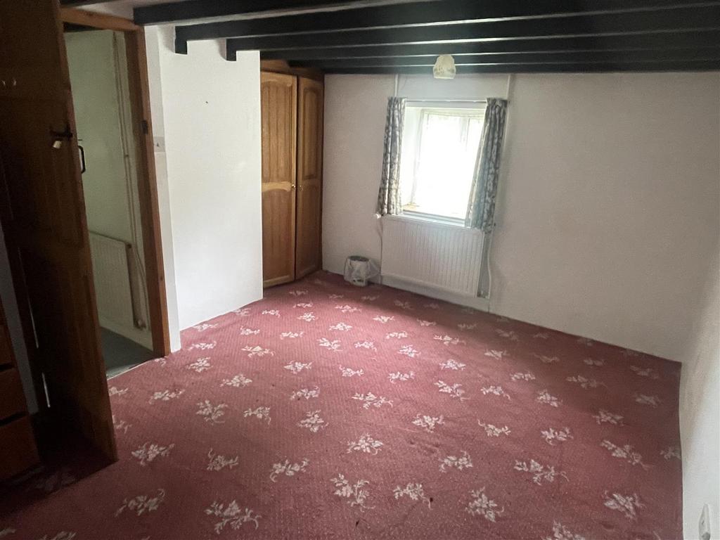 Bedroom 1.JPG