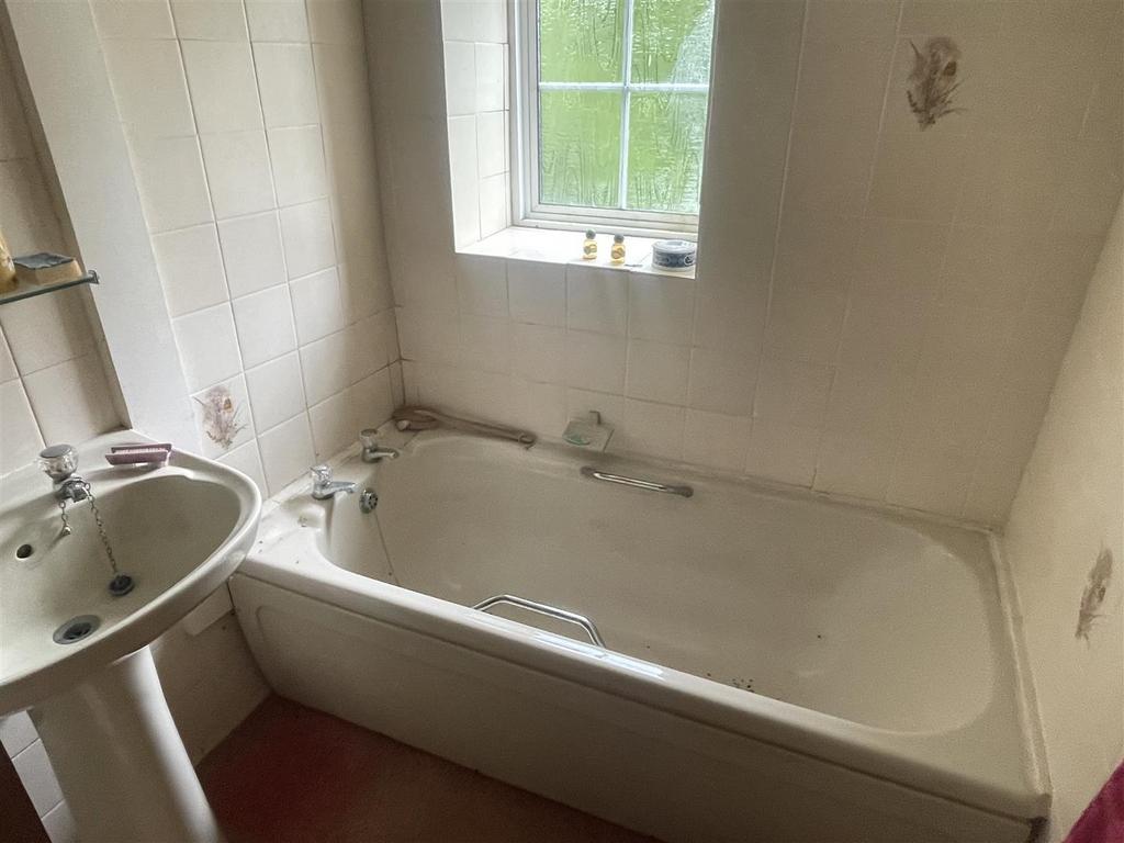 Bathroom.JPG