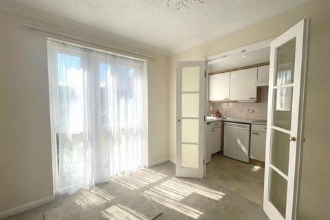 2 bedroom flat for sale, Cranley Gardens, Wallington SM6