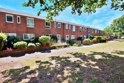 3 bedroom terraced house for sale, Hackney Close, Borehamwood