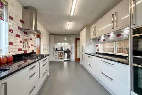 4 bedroom detached bungalow for sale, High Croft, Holmfirth HD9