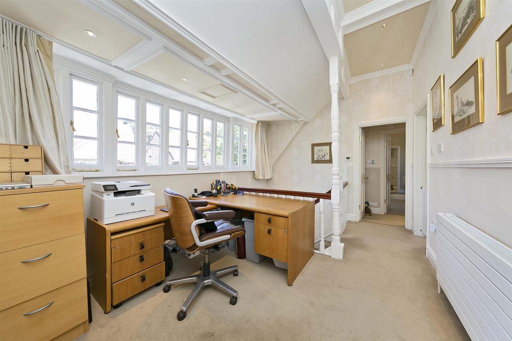 8 Blenheim Road- landing - LR.jpg