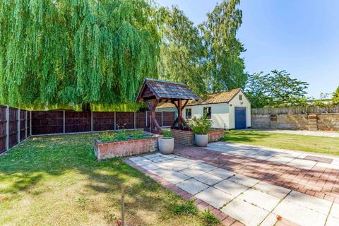 undefined, Norwich Common, Wymondham