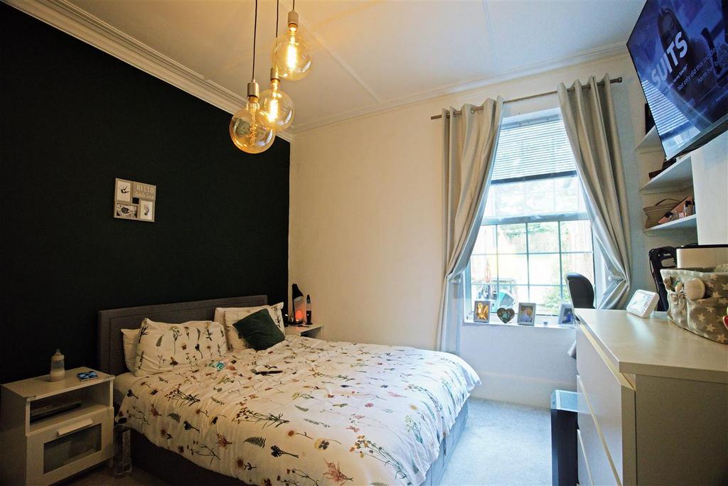 Bedroom (Ground
