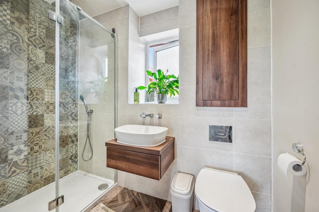 En-suite shower room.jpg