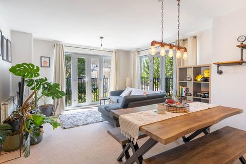 2 bedroom flat for sale, Chambers Drive, Cambridge, CB4