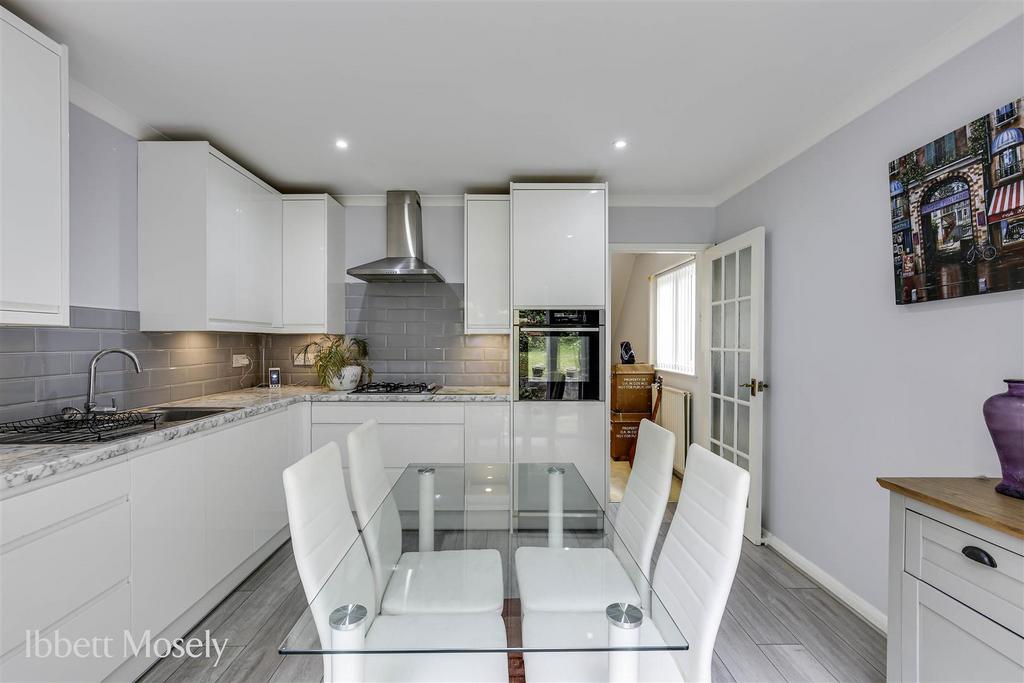 6 Kitchen Breakfast room.jpg