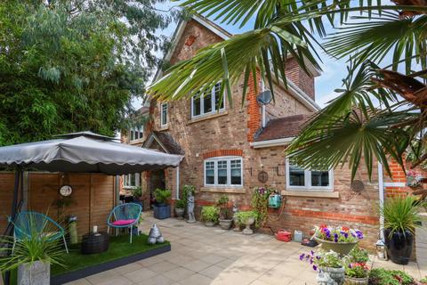 5 bedroom detached house for sale, 33A Rydens Avenue, Walton-on-Thames, Surrey, KT12 3JE