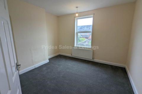 2 bedroom terraced house to rent, Cross St, Lincoln