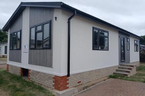 2 bedroom park home for sale, Bury St. Edmunds, Suffolk, IP28