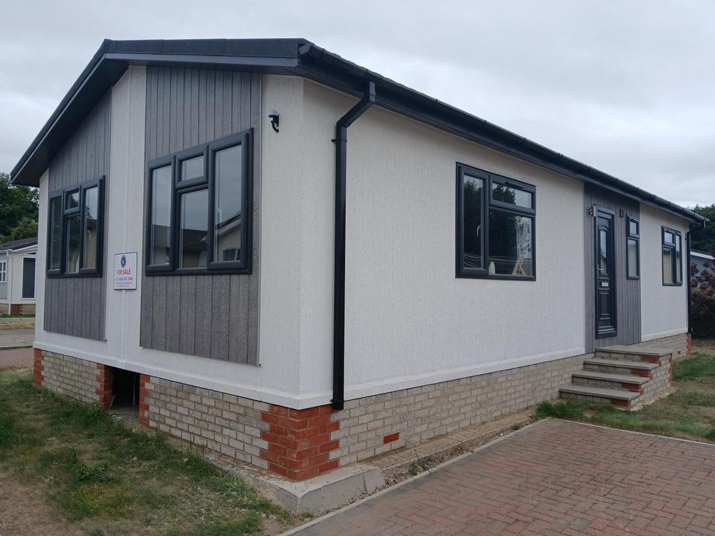 Detached house exterior, driveway