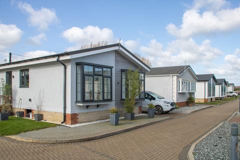 2 bedroom park home for sale, Bury St. Edmunds, Suffolk, IP28
