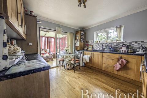 3 bedroom bungalow for sale, Mersea Road, Colchester, CO2