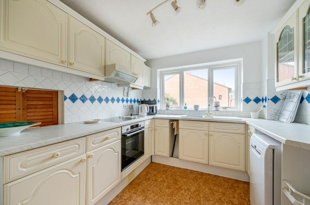 1313761-13-685be9...