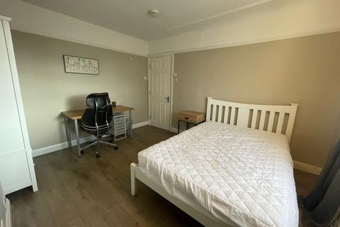 1 bedroom in a house share to rent, Balnacraig Avenue
