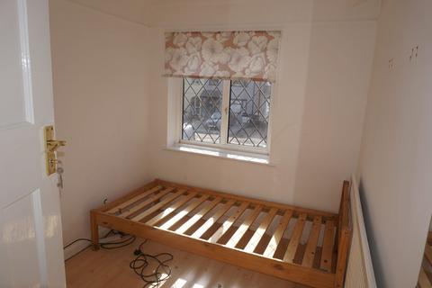 3 bedroom semi-detached house for sale, Burwell Av, UB60NU